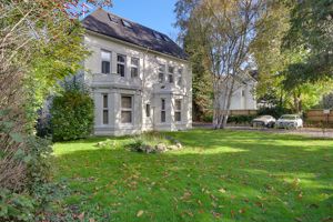 Front External- click for photo gallery